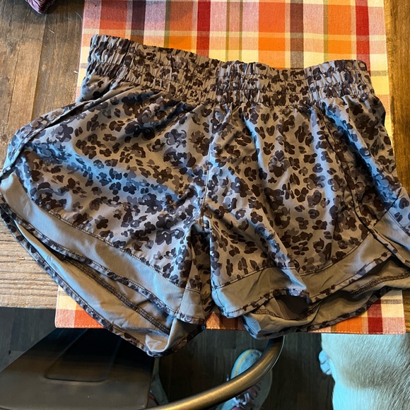 Athleta Gray Leopard Print Athletic Shorts - Picture 1 of 3